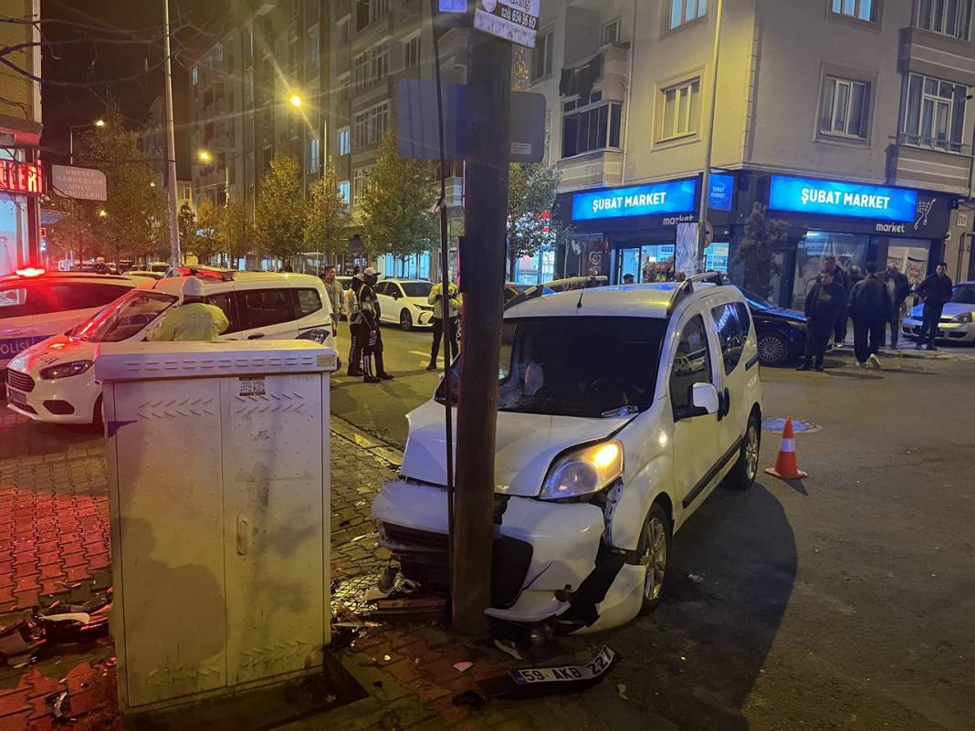 Araçla çarpışan motosikletli kaldırımdaki yayanın üzerine uçtu 2